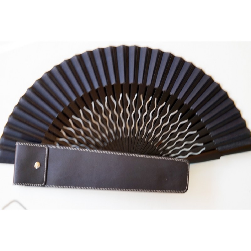 Chic schwarz mit Etui